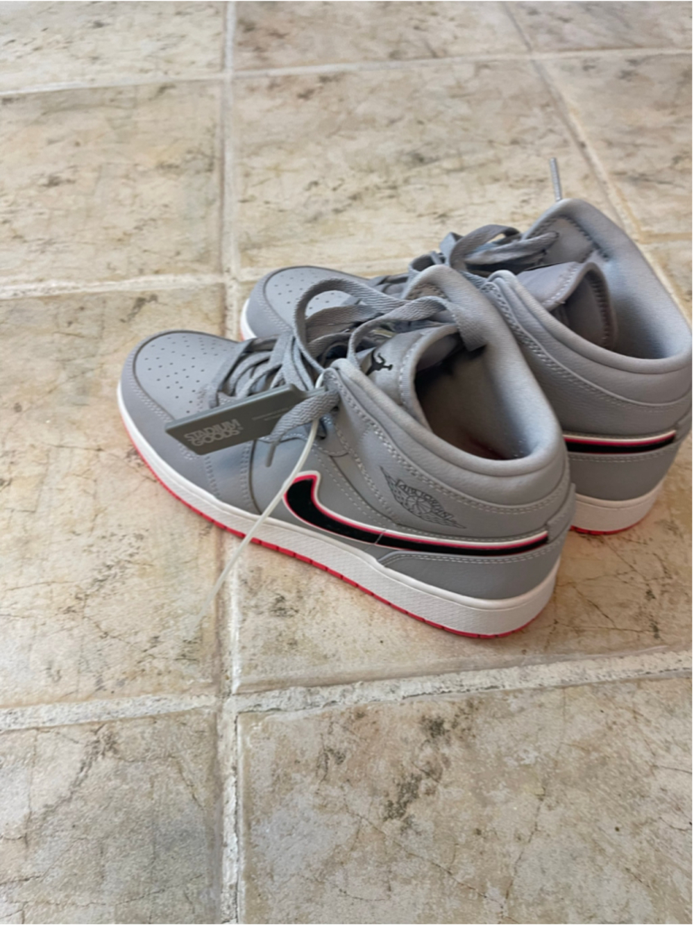 Boys Jordan Mid Sneakers 555112 Grey Red Size 6.5Y - Picture 5 of 6